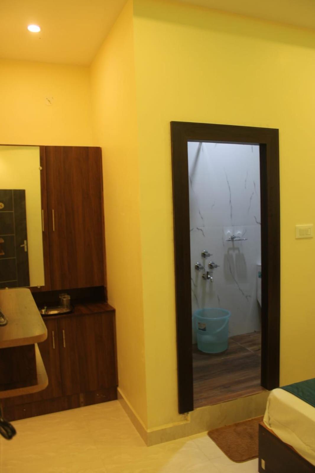 Lalitha Karunya Residency A/C Otel Bāpatla Dış mekan fotoğraf